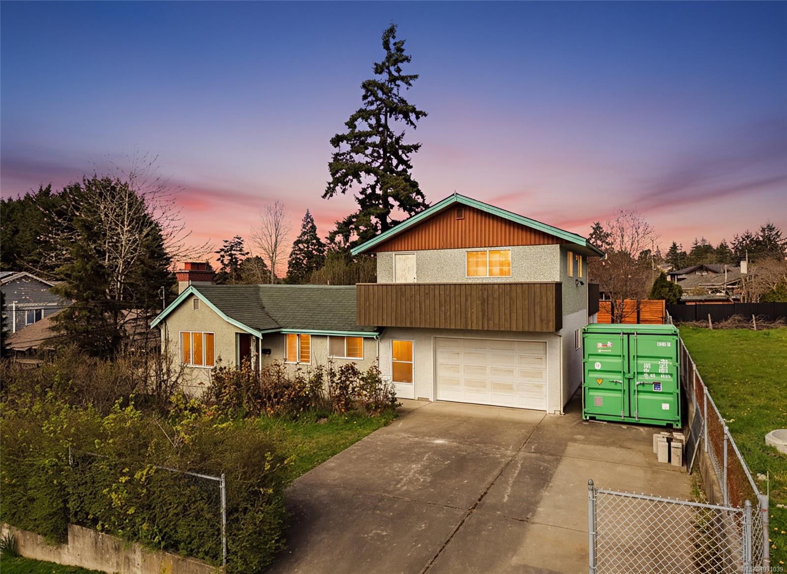 {"zip":"V8Z 2R3","area":"Capital Regional District","city":"Saanich","state":"BC","country":null,"district":null,"addressKey":"730violetavenuesaanich","streetName":"Violet","unitNumber":null,"neighborhood":"SW Marigold","streetNumber":"730","streetSuffix":"Ave","communityCode":null,"streetDirection":null,"majorIntersection":null,"streetDirectionPrefix":null}