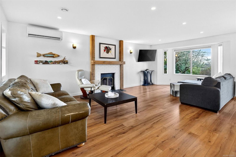 3990 Bow Rd, Saanich, British Columbia