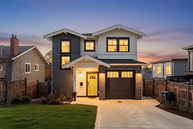 932 Arcadia St, Esquimalt, British Columbia