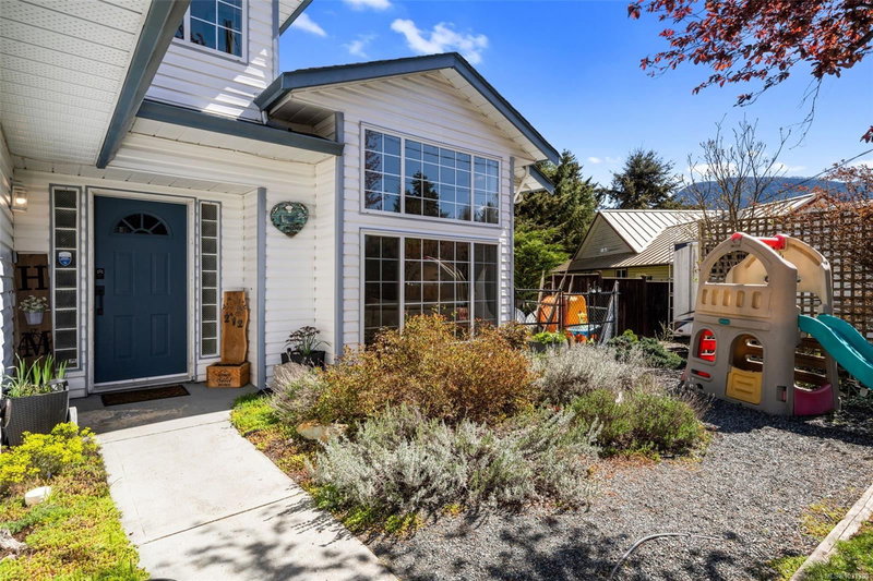 212 Cowichan Ave E, Lake Cowichan, British Columbia