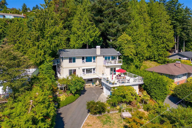 4964 Lochside Dr, Saanich, British Columbia