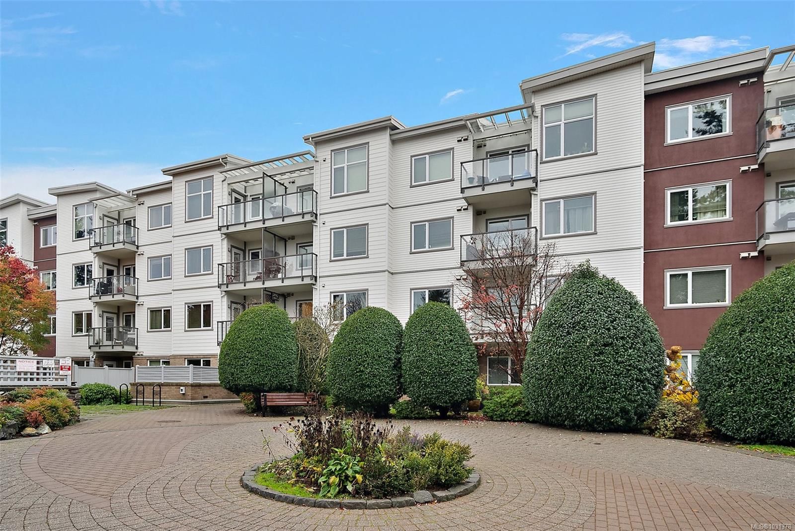 {"zip":"V8Z 0B5","area":"Capital Regional District","city":"Saanich","state":"BC","country":null,"district":null,"addressKey":"4044394westsaanichroadsaanich","streetName":"West Saanich","unitNumber":"404","neighborhood":"SW Royal Oak","streetNumber":"4394","streetSuffix":"Rd","communityCode":null,"streetDirection":null,"majorIntersection":null,"streetDirectionPrefix":null}