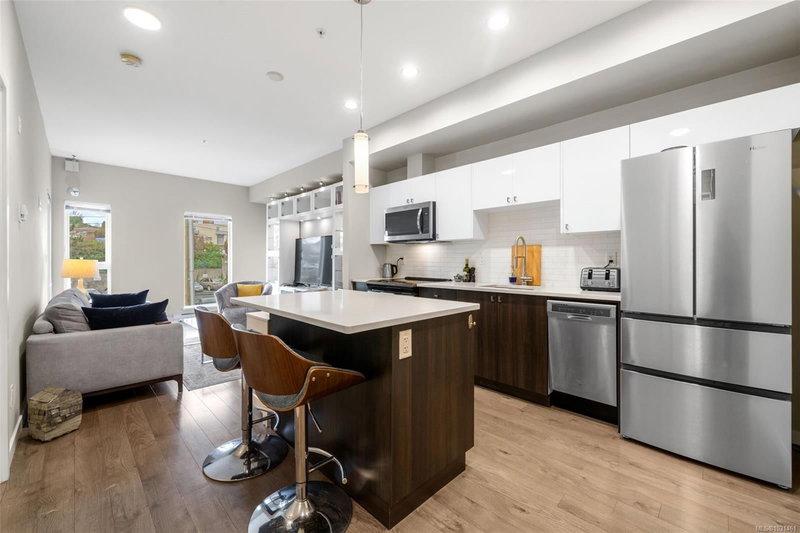 767 Tyee Rd #404, Victoria, British Columbia