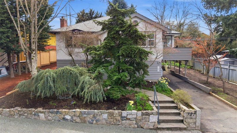 721 Snowdrop Ave, Saanich, British Columbia