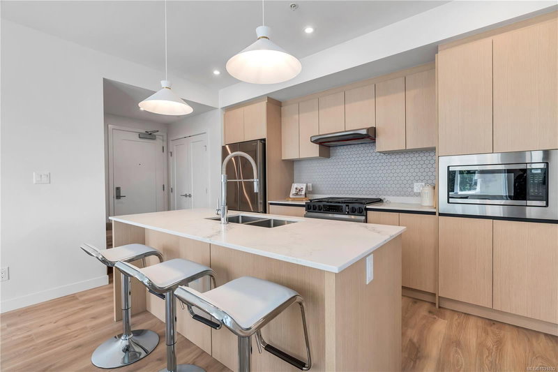 2000 West Park Lane #310, View Royal, British Columbia