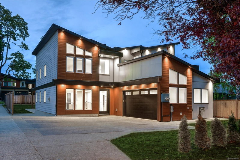 1246 Reynolds Rd, Saanich, British Columbia