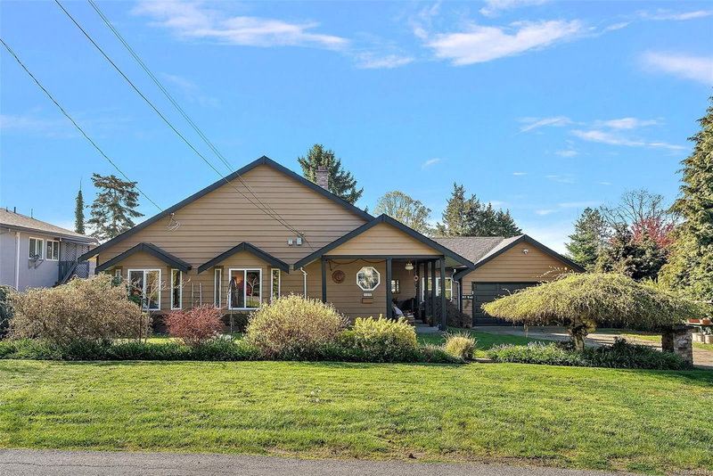 517 Tait St, Saanich, British Columbia