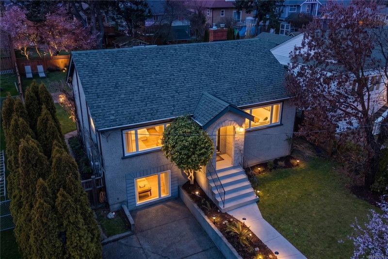 3166 Earl Grey St, Saanich, British Columbia