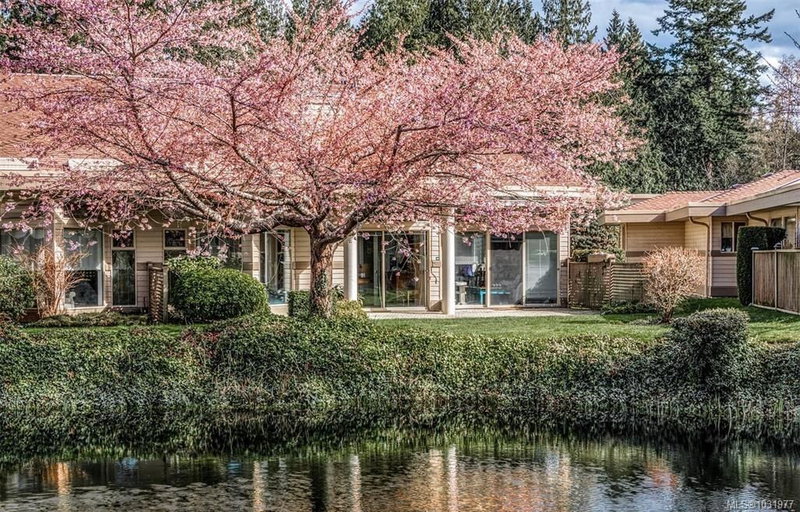 823 Lakes Blvd, Parksville, British Columbia