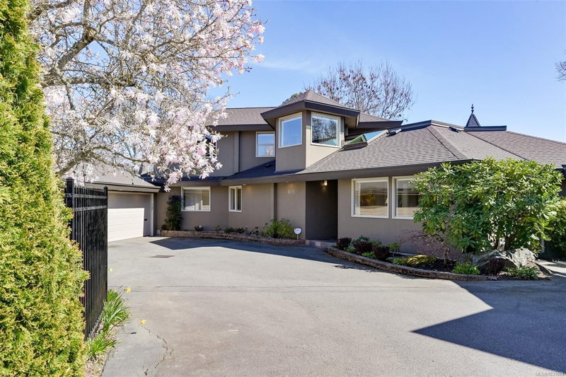 1005 Joan Cres, Victoria, British Columbia