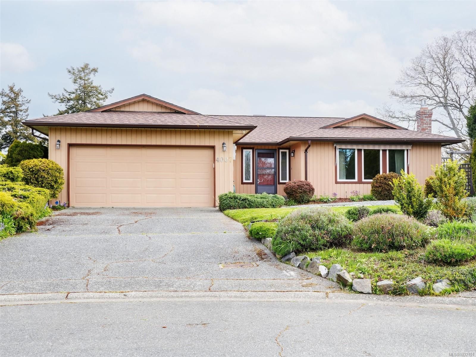 4007 Hollyridge Pl