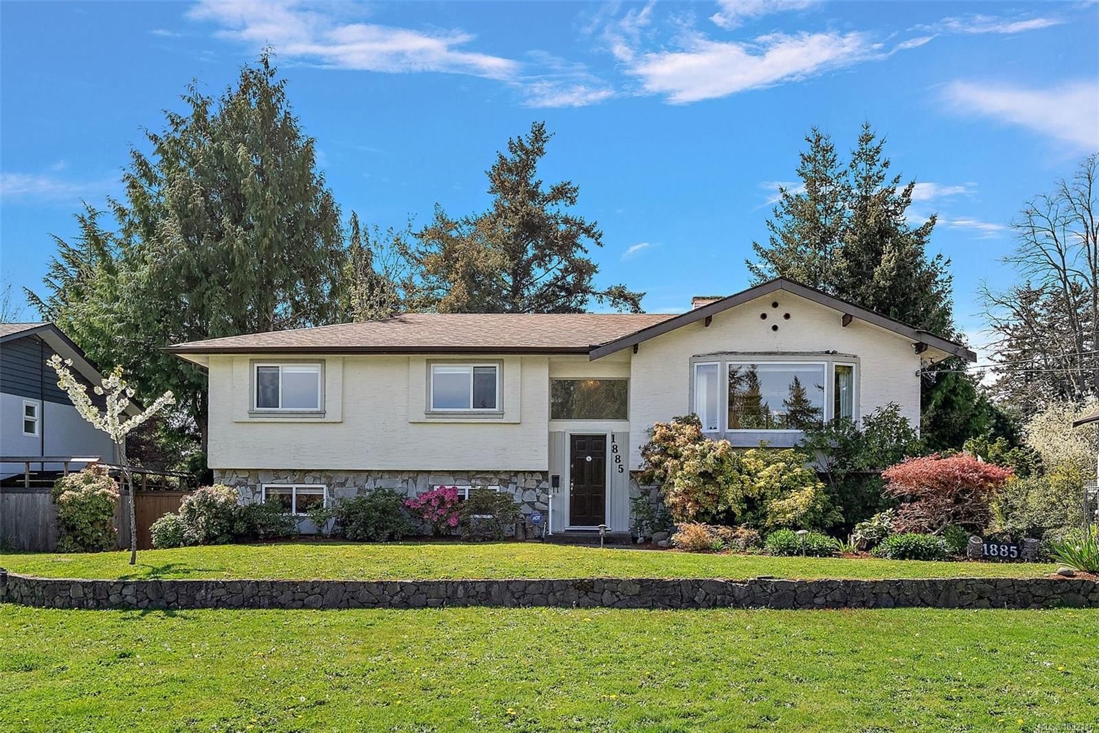 {"zip":"V8N 2X2","area":"Capital Regional District","city":"Saanich","state":"BC","country":null,"district":null,"addressKey":"1885skylarkplacesaanich","streetName":"Skylark","unitNumber":null,"neighborhood":"SE Gordon Head","streetNumber":"1885","streetSuffix":"Pl","communityCode":null,"streetDirection":null,"majorIntersection":null,"streetDirectionPrefix":null}