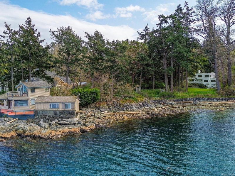 2620 Queenswood Dr, Saanich, British Columbia