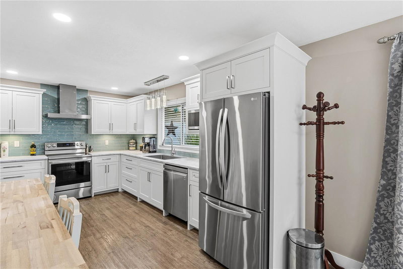 750 Bradbury Ave, Parksville, British Columbia