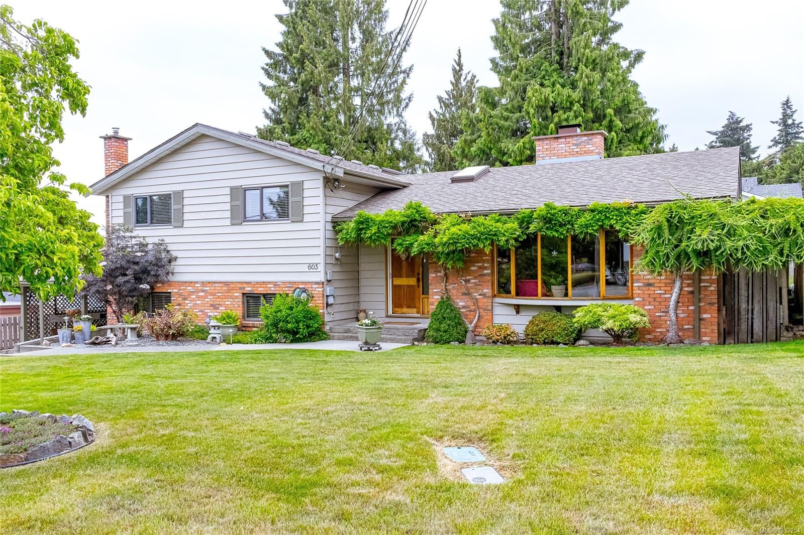 603 Dunsmuir Cres