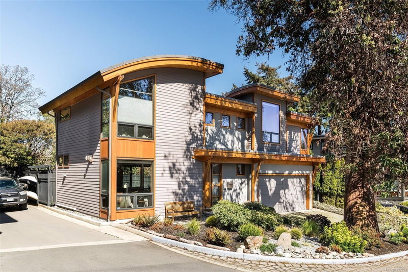 220 Moss Rock Pl, Victoria, British Columbia