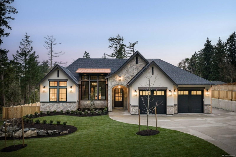 10600 Derrick Rd, North Saanich, British Columbia