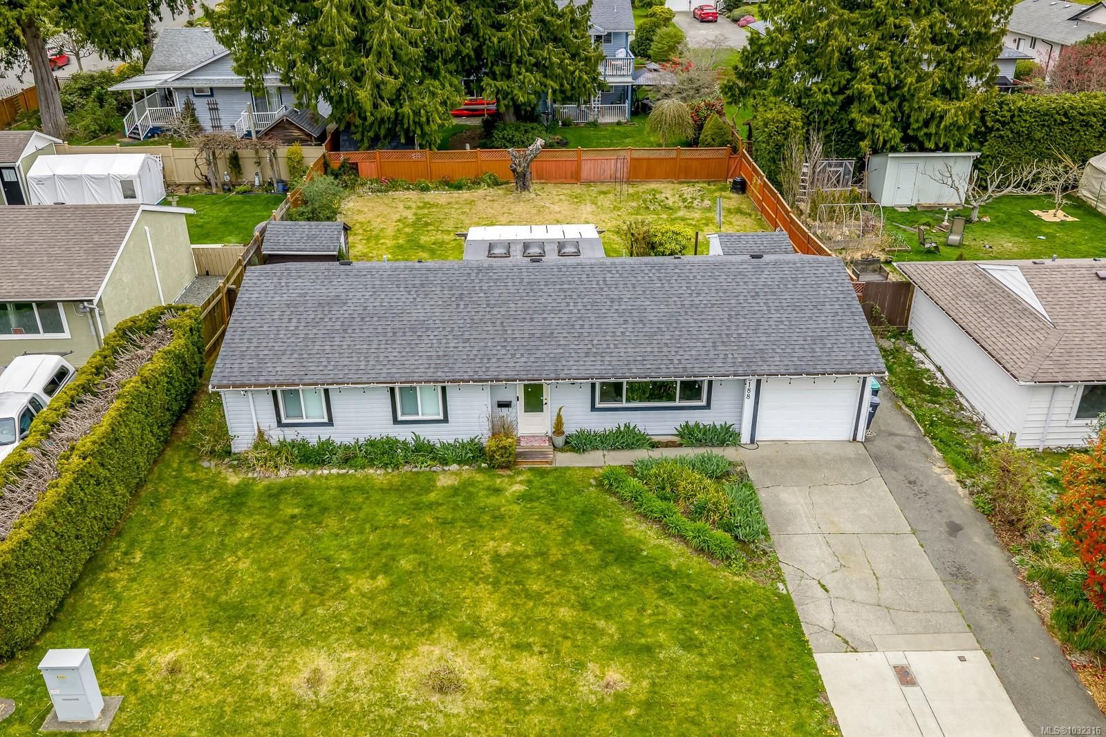 {"zip":"V9M 1J4","area":"Comox, Town of","city":"Comox","state":"BC","country":null,"district":null,"addressKey":"2188noelavenuecomox","streetName":"Noel","unitNumber":null,"neighborhood":"CV Comox (Town of)","streetNumber":"2188","streetSuffix":"Ave","communityCode":null,"streetDirection":null,"majorIntersection":null,"streetDirectionPrefix":null}