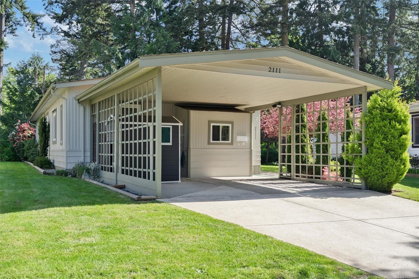 {"zip":"V8L 4K9","area":"Capital Regional District","city":"Sidney","state":"BC","country":null,"district":null,"addressKey":"2111summergateboulevardsidney","streetName":"Summergate","unitNumber":null,"neighborhood":"Summergate Village","streetNumber":"2111","streetSuffix":"Blvd","communityCode":null,"streetDirection":null,"majorIntersection":null,"streetDirectionPrefix":null}