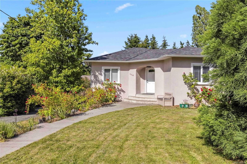 1112 Craigflower Rd, Esquimalt, British Columbia