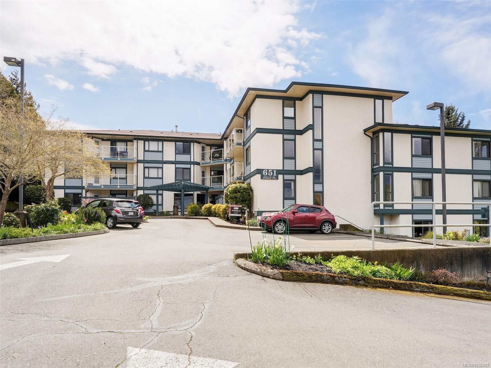 {"zip":"V8N 1J4","area":"Capital Regional District","city":"Saanich","state":"BC","country":null,"district":null,"addressKey":"208651jollyplacesaanich","streetName":"Jolly","unitNumber":"208","neighborhood":"SW Tillicum","streetNumber":"651","streetSuffix":"Pl","communityCode":null,"streetDirection":null,"majorIntersection":null,"streetDirectionPrefix":null}