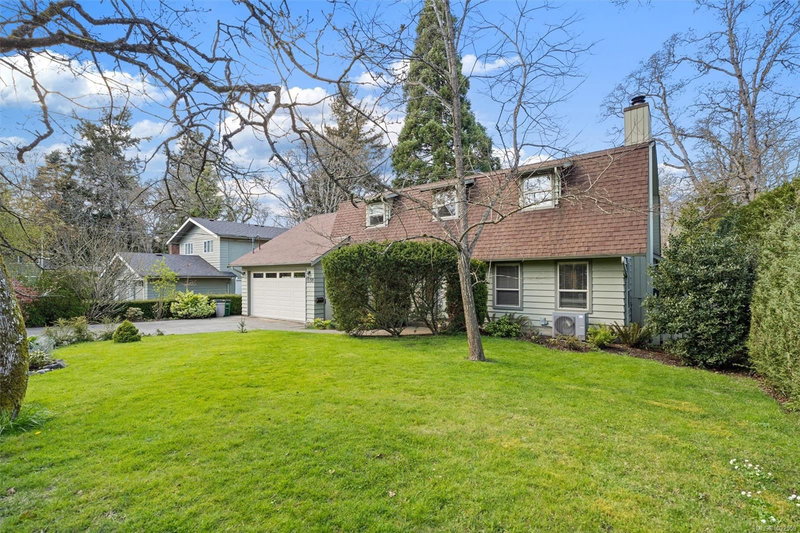 1538 Cedarglen Rd, Saanich, British Columbia