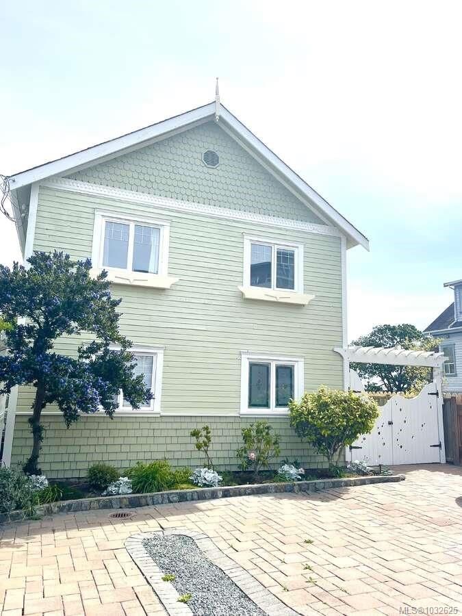 485 Head St, Esquimalt, British Columbia