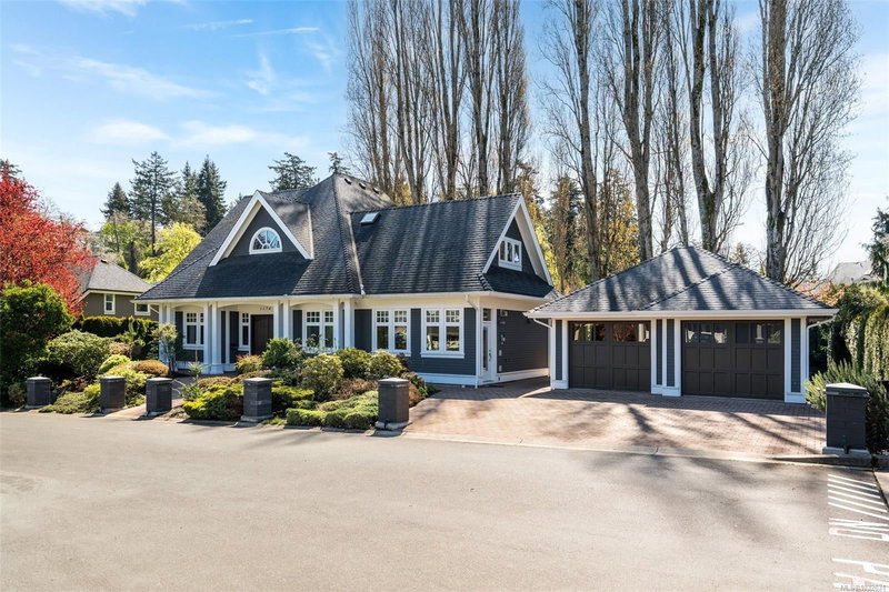 1174 South Valley Pl, Saanich, British Columbia