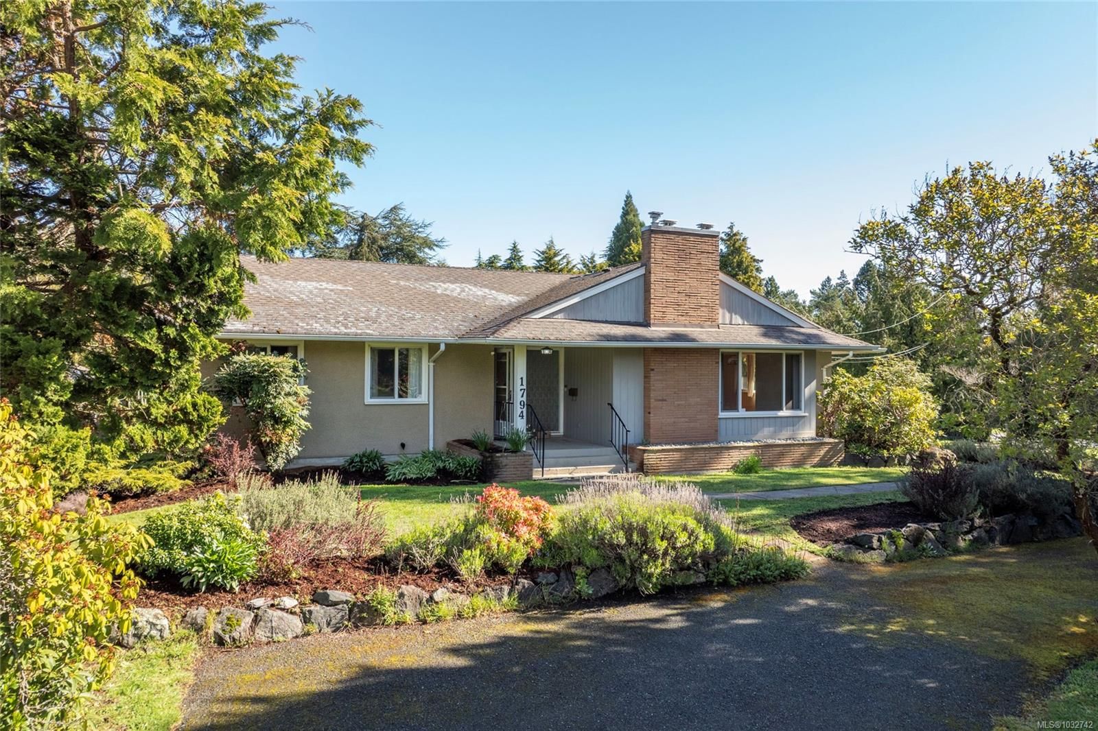 {"zip":"V8N 2W7","area":"Capital Regional District","city":"Saanich","state":"BC","country":null,"district":null,"addressKey":"1794barrieroadsaanich","streetName":"Barrie","unitNumber":null,"neighborhood":"SE Gordon Head","streetNumber":"1794","streetSuffix":"Rd","communityCode":null,"streetDirection":null,"majorIntersection":null,"streetDirectionPrefix":null}