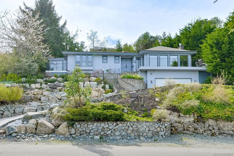 8870 Forest Park Dr, North Saanich, British Columbia