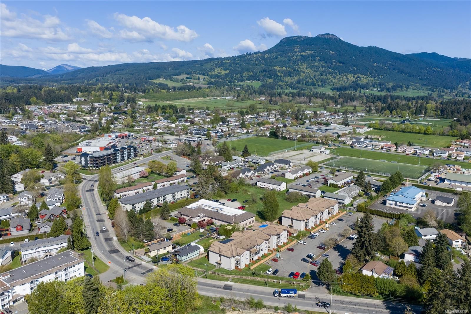 {"zip":"V9L 5G5","area":"North Cowichan, Municipality of","city":"Duncan","state":"BC","country":null,"district":null,"addressKey":"3073215cowichanlakeroadduncan","streetName":"Cowichan Lake","unitNumber":"307","neighborhood":"Prevost Place","streetNumber":"3215","streetSuffix":"Rd","communityCode":null,"streetDirection":null,"majorIntersection":null,"streetDirectionPrefix":null}