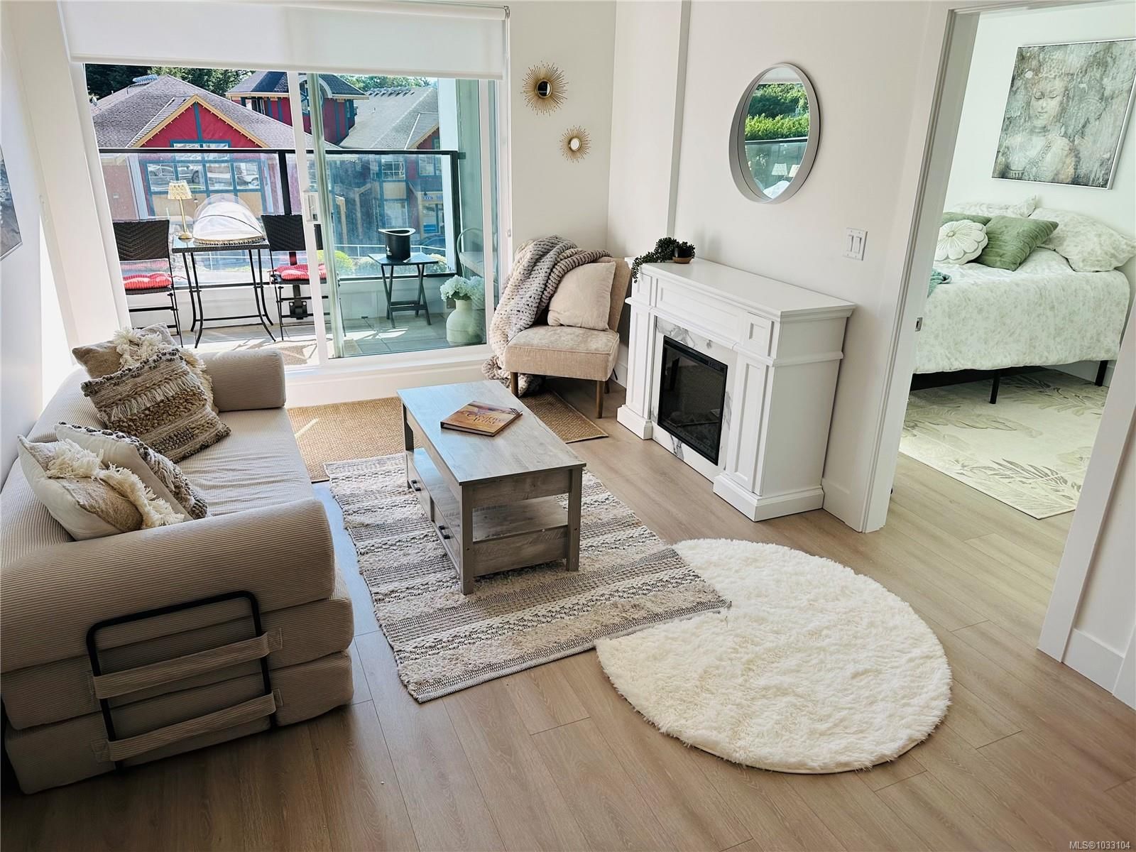 #208 258 Helmcken Rd