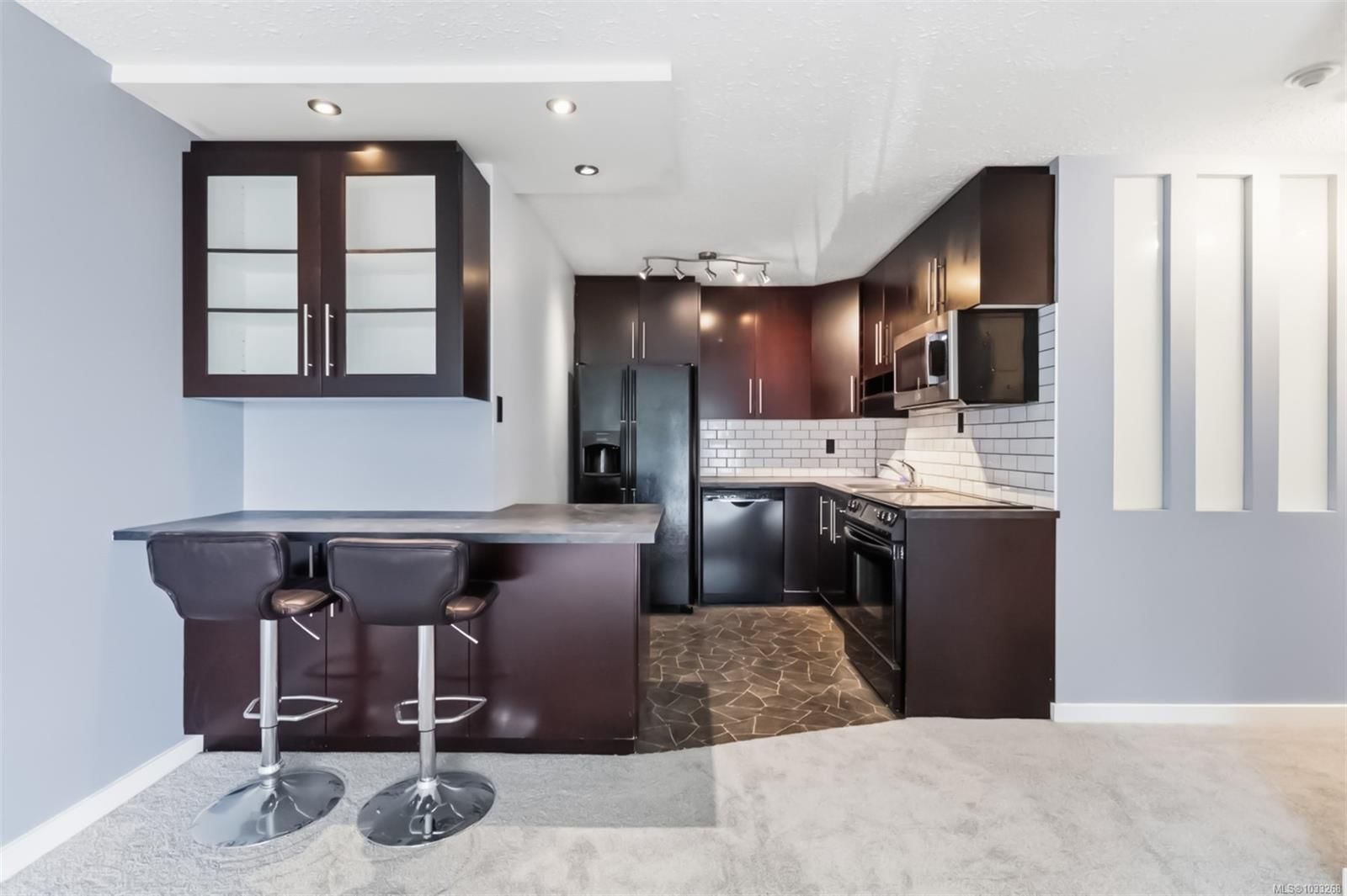 {"zip":"V8X 3W6","area":"Capital Regional District","city":"Saanich","state":"BC","country":null,"district":null,"addressKey":"305900tolmieavenuesaanich","streetName":"Tolmie","unitNumber":"305","neighborhood":"SE Quadra","streetNumber":"900","streetSuffix":"Ave","communityCode":null,"streetDirection":null,"majorIntersection":null,"streetDirectionPrefix":null}