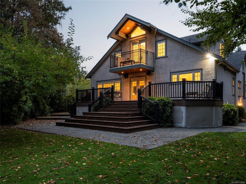 1690 Ash Rd, Saanich, British Columbia