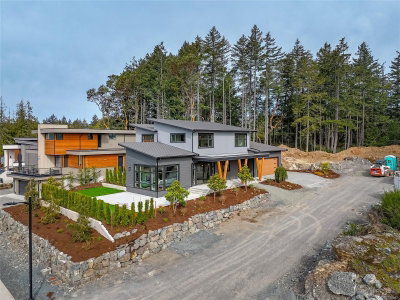 656 Medalist Ave, Colwood