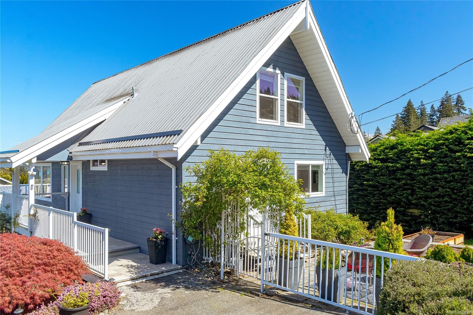 {"zip":"V9G 1V5","area":"Ladysmith, Town of","city":"Ladysmith","state":"BC","country":null,"district":null,"addressKey":"433davisroadladysmith","streetName":"Davis","unitNumber":null,"neighborhood":"Du Ladysmith","streetNumber":"433","streetSuffix":"Rd","communityCode":null,"streetDirection":null,"majorIntersection":null,"streetDirectionPrefix":null}