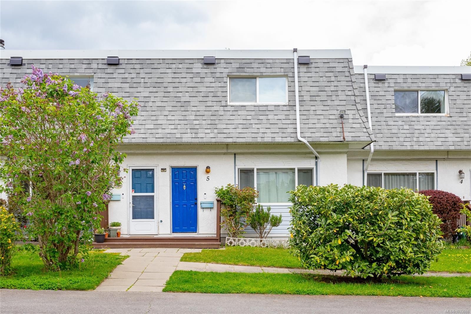 {"zip":"V8X 3J5","area":"Capital Regional District","city":"Saanich","state":"BC","country":null,"district":null,"addressKey":"51040kennethstreetsaanich","streetName":"Kenneth","unitNumber":"5","neighborhood":"Lakehill Court","streetNumber":"1040","streetSuffix":"St","communityCode":null,"streetDirection":null,"majorIntersection":null,"streetDirectionPrefix":null}