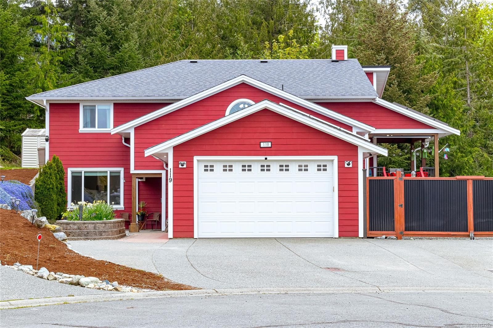 {"zip":"V0R 2G0","area":"Lake Cowichan, Town of","city":"Lake Cowichan","state":"BC","country":null,"district":null,"addressKey":"119beechcrescentlakecowichan","streetName":"Beech","unitNumber":null,"neighborhood":"Du Lake Cowichan","streetNumber":"119","streetSuffix":"Cres","communityCode":null,"streetDirection":null,"majorIntersection":null,"streetDirectionPrefix":null}