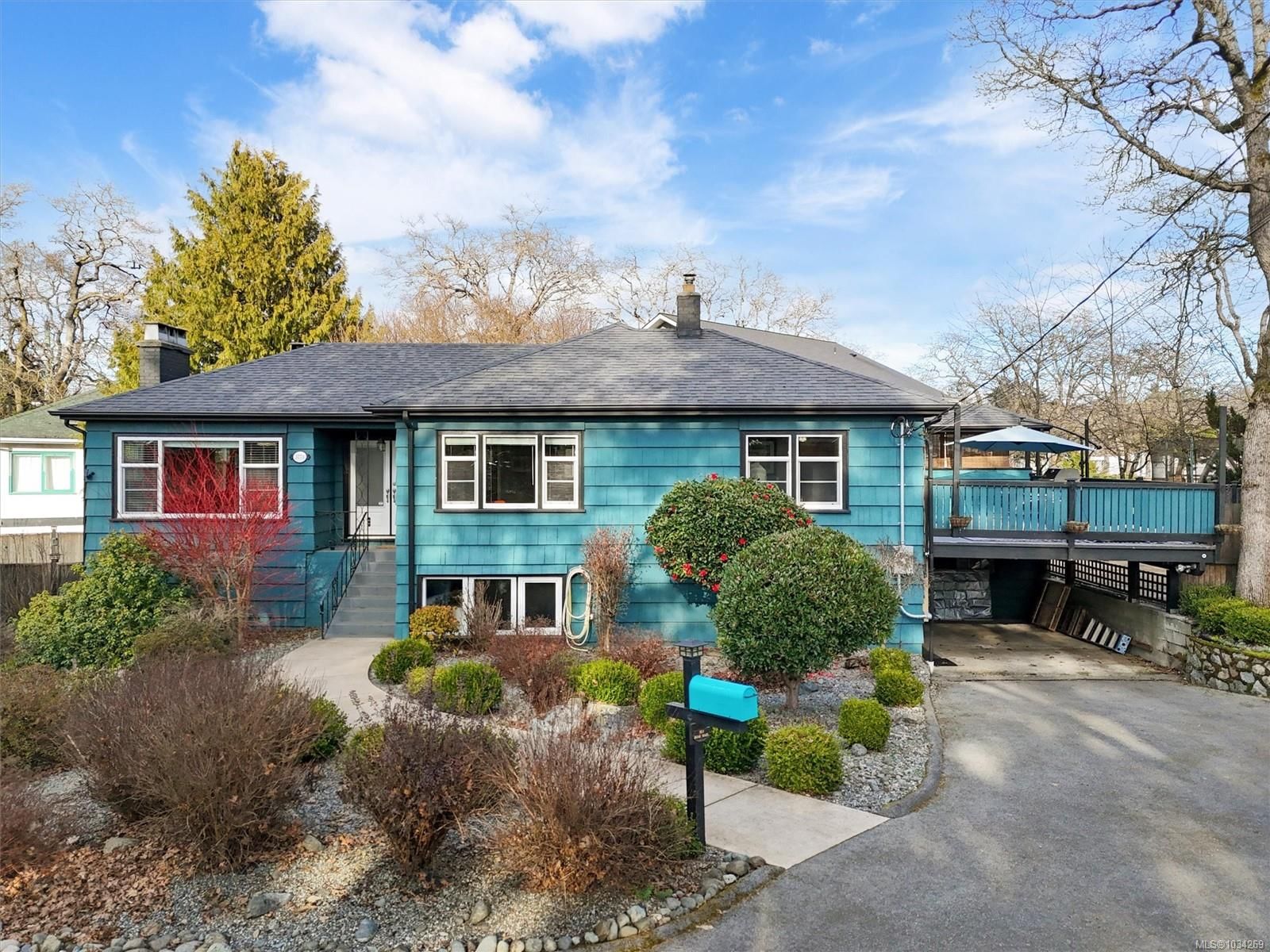 {"zip":"V8X 1S2","area":"Capital Regional District","city":"Saanich","state":"BC","country":null,"district":null,"addressKey":"3771winstoncrescentsaanich","streetName":"Winston","unitNumber":null,"neighborhood":"SE Quadra","streetNumber":"3771","streetSuffix":"Cres","communityCode":null,"streetDirection":null,"majorIntersection":null,"streetDirectionPrefix":null}