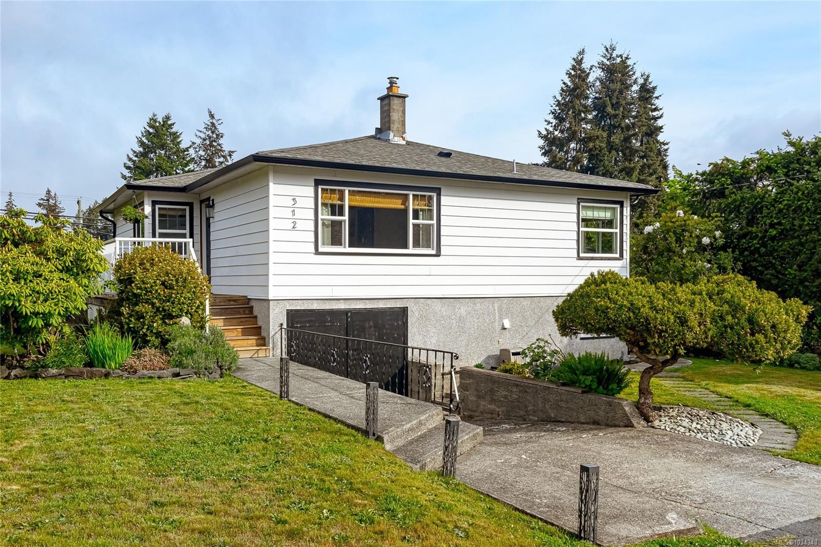 {"zip":"V9G 1B8","area":"Ladysmith, Town of","city":"Ladysmith","state":"BC","country":null,"district":null,"addressKey":"312warrenstreetladysmith","streetName":"Warren","unitNumber":null,"neighborhood":"Du Ladysmith","streetNumber":"312","streetSuffix":"St","communityCode":null,"streetDirection":null,"majorIntersection":null,"streetDirectionPrefix":null}