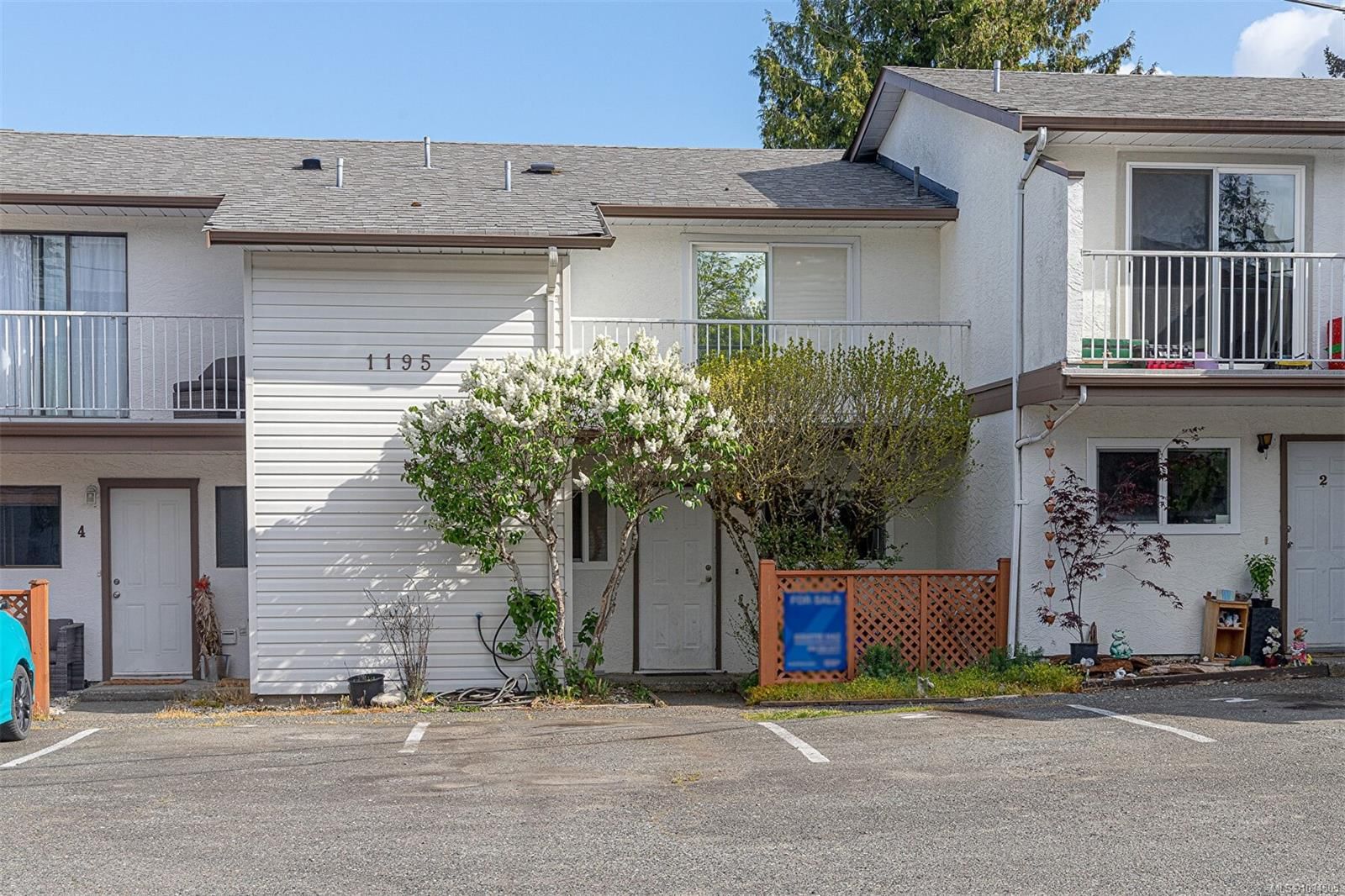 {"zip":"V9G 1P4","area":"Ladysmith, Town of","city":"Ladysmith","state":"BC","country":null,"district":null,"addressKey":"31195stuartplaceladysmith","streetName":"Stuart","unitNumber":"3","neighborhood":"Cedarbend","streetNumber":"1195","streetSuffix":"Pl","communityCode":null,"streetDirection":null,"majorIntersection":null,"streetDirectionPrefix":null}