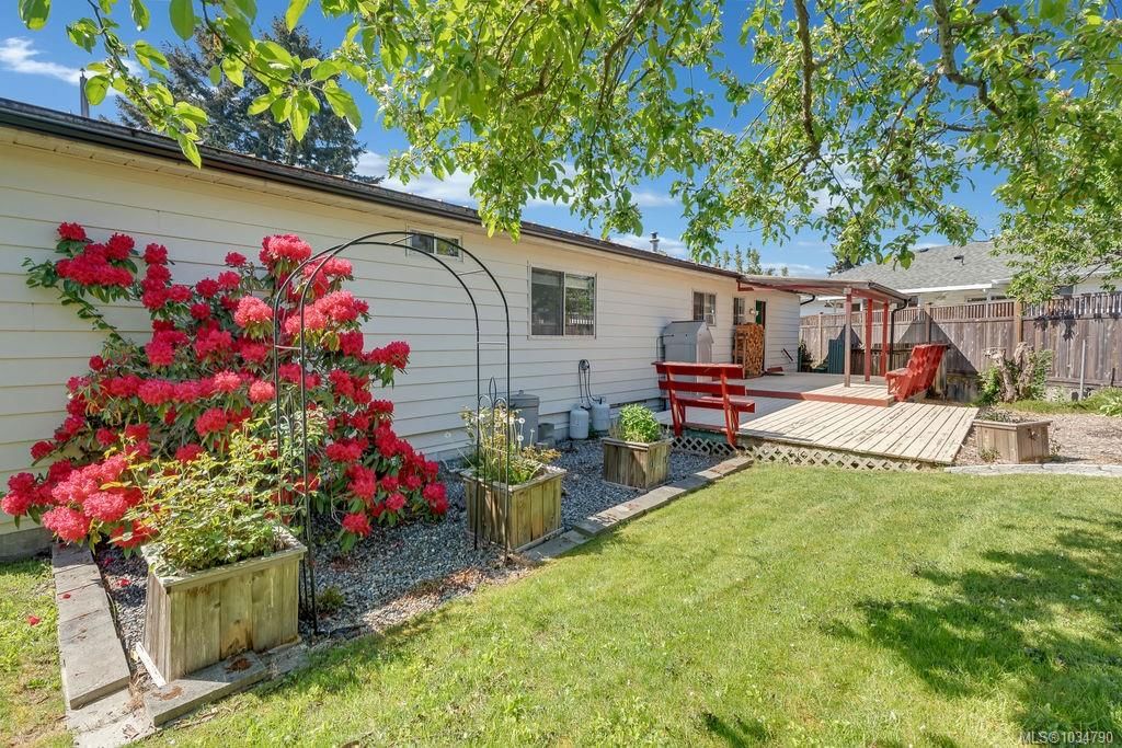 {"zip":"V9G 1P3","area":"Ladysmith, Town of","city":"Ladysmith","state":"BC","country":null,"district":null,"addressKey":"504wilroseplaceladysmith","streetName":"Wilrose","unitNumber":null,"neighborhood":"Du Ladysmith","streetNumber":"504","streetSuffix":"Pl","communityCode":null,"streetDirection":null,"majorIntersection":null,"streetDirectionPrefix":null}