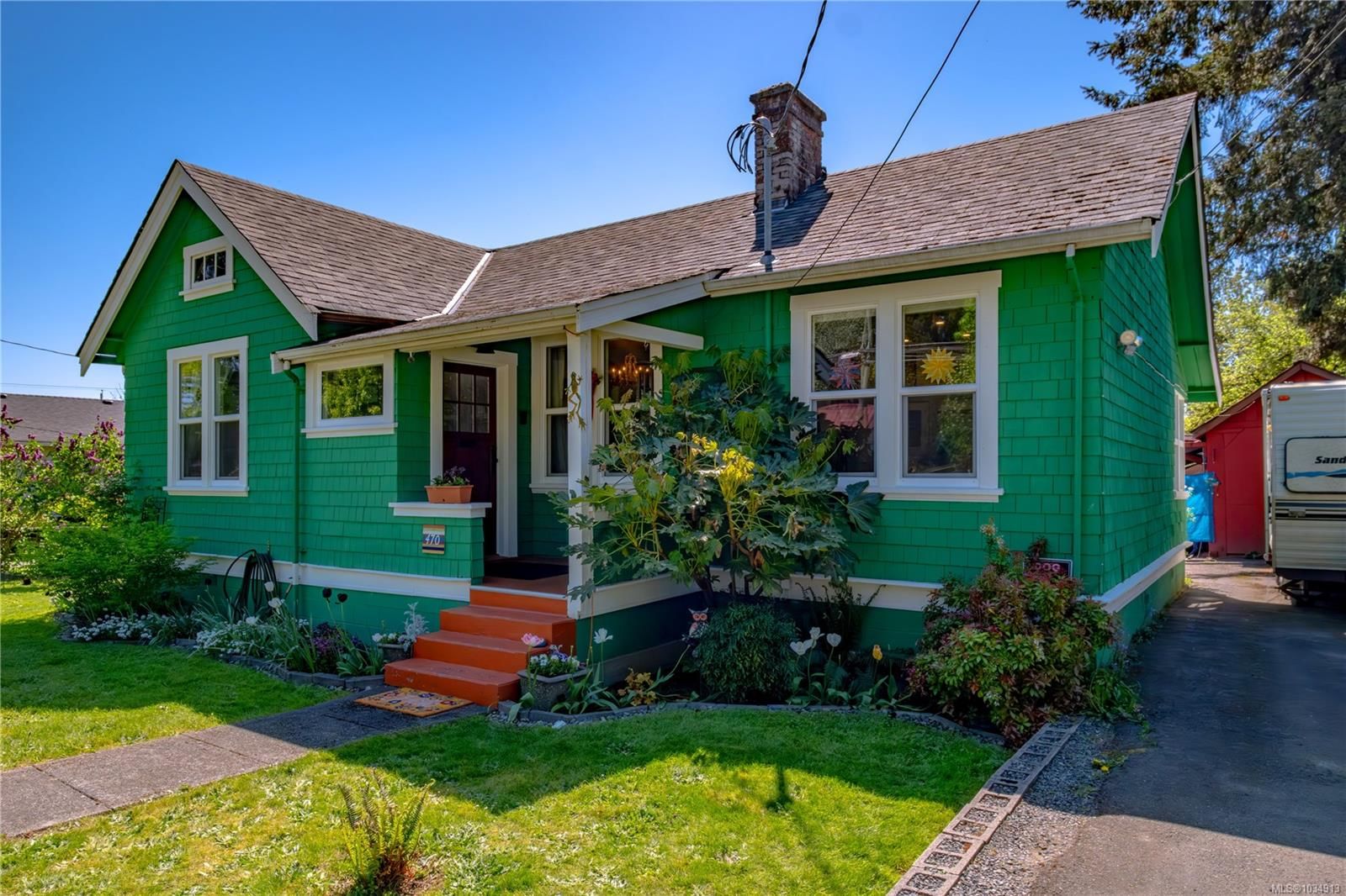 {"zip":"V9L 1Z8","area":"Duncan, City of","city":"Duncan","state":"BC","country":null,"district":null,"addressKey":"470cairnsmorestreetduncan","streetName":"Cairnsmore","unitNumber":null,"neighborhood":"Du West Duncan","streetNumber":"470","streetSuffix":"St","communityCode":null,"streetDirection":null,"majorIntersection":null,"streetDirectionPrefix":null}