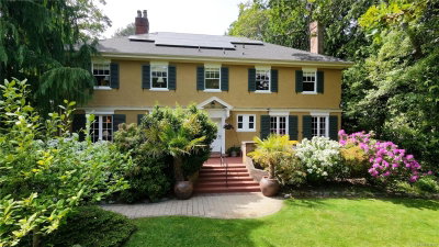 990 Terrace Ave, Victoria