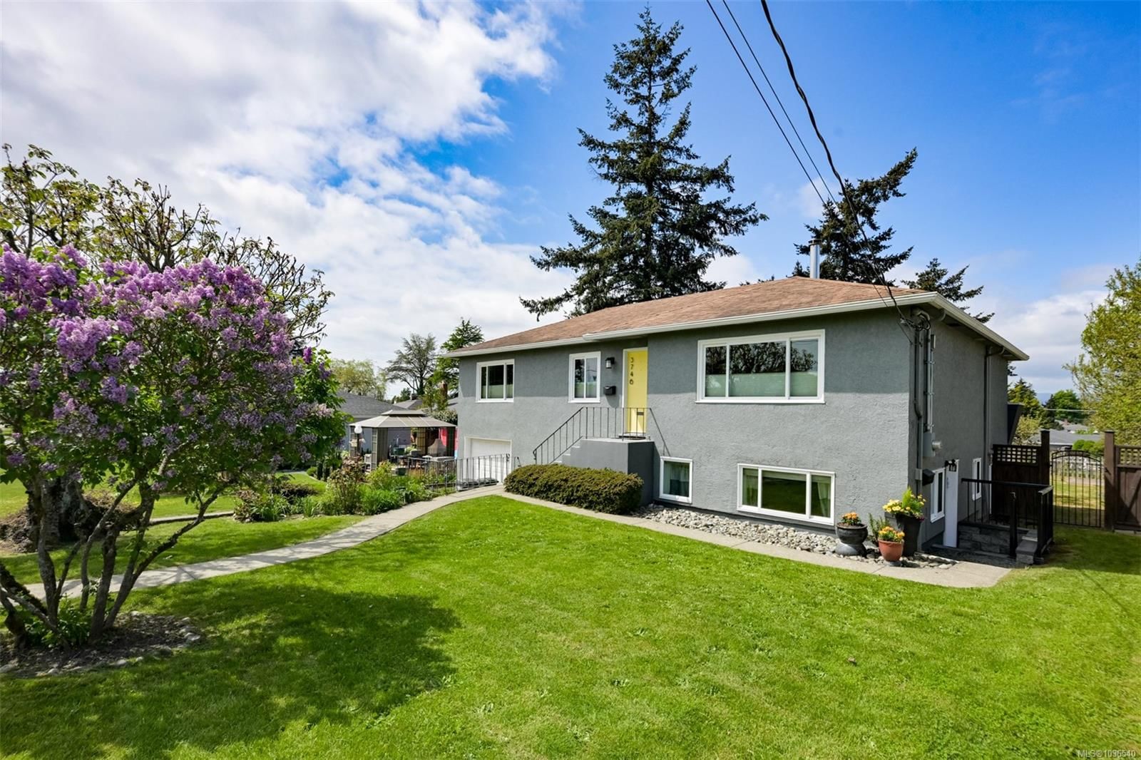 {"zip":"V8X 3W4","area":"Capital Regional District","city":"Saanich","state":"BC","country":null,"district":null,"addressKey":"3746seatonstreetsaanich","streetName":"Seaton","unitNumber":null,"neighborhood":"SW Gateway","streetNumber":"3746","streetSuffix":"St","communityCode":null,"streetDirection":null,"majorIntersection":null,"streetDirectionPrefix":null}
