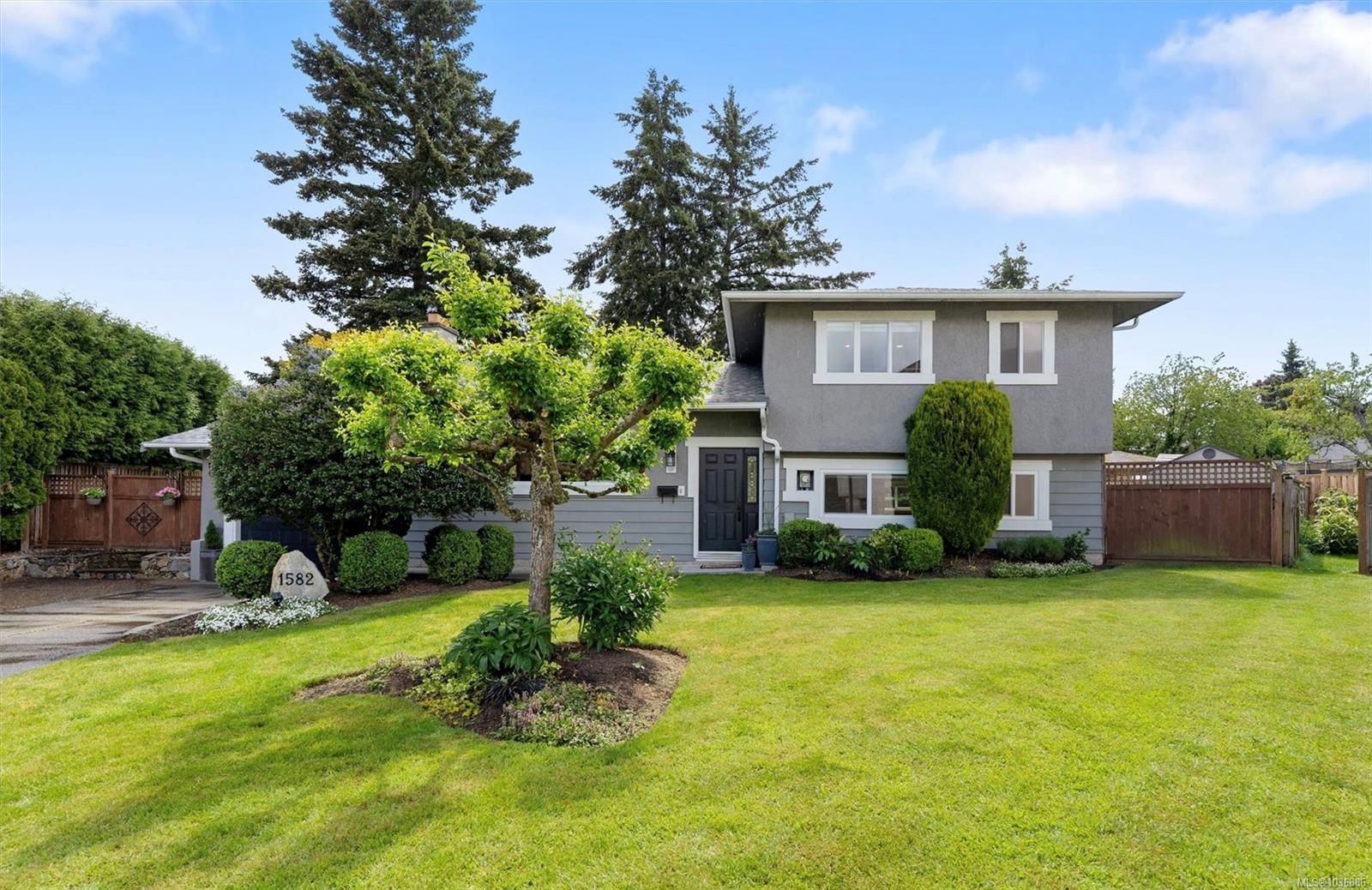 {"zip":"V8N 4Y5","area":"Capital Regional District","city":"Saanich","state":"BC","country":null,"district":null,"addressKey":"1582fremontplacesaanich","streetName":"Fremont","unitNumber":null,"neighborhood":"SE Gordon Head","streetNumber":"1582","streetSuffix":"Pl","communityCode":null,"streetDirection":null,"majorIntersection":null,"streetDirectionPrefix":null}