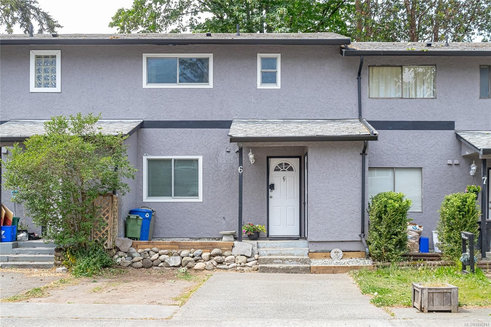 {"zip":"V9G 1B4","area":"Ladysmith, Town of","city":"Ladysmith","state":"BC","country":null,"district":null,"addressKey":"6721maloneroadladysmith","streetName":"Malone","unitNumber":"6","neighborhood":"Du Ladysmith","streetNumber":"721","streetSuffix":"Rd","communityCode":null,"streetDirection":null,"majorIntersection":null,"streetDirectionPrefix":null}
