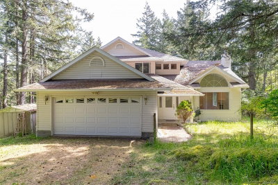 609 Taurus Dr, Metchosin