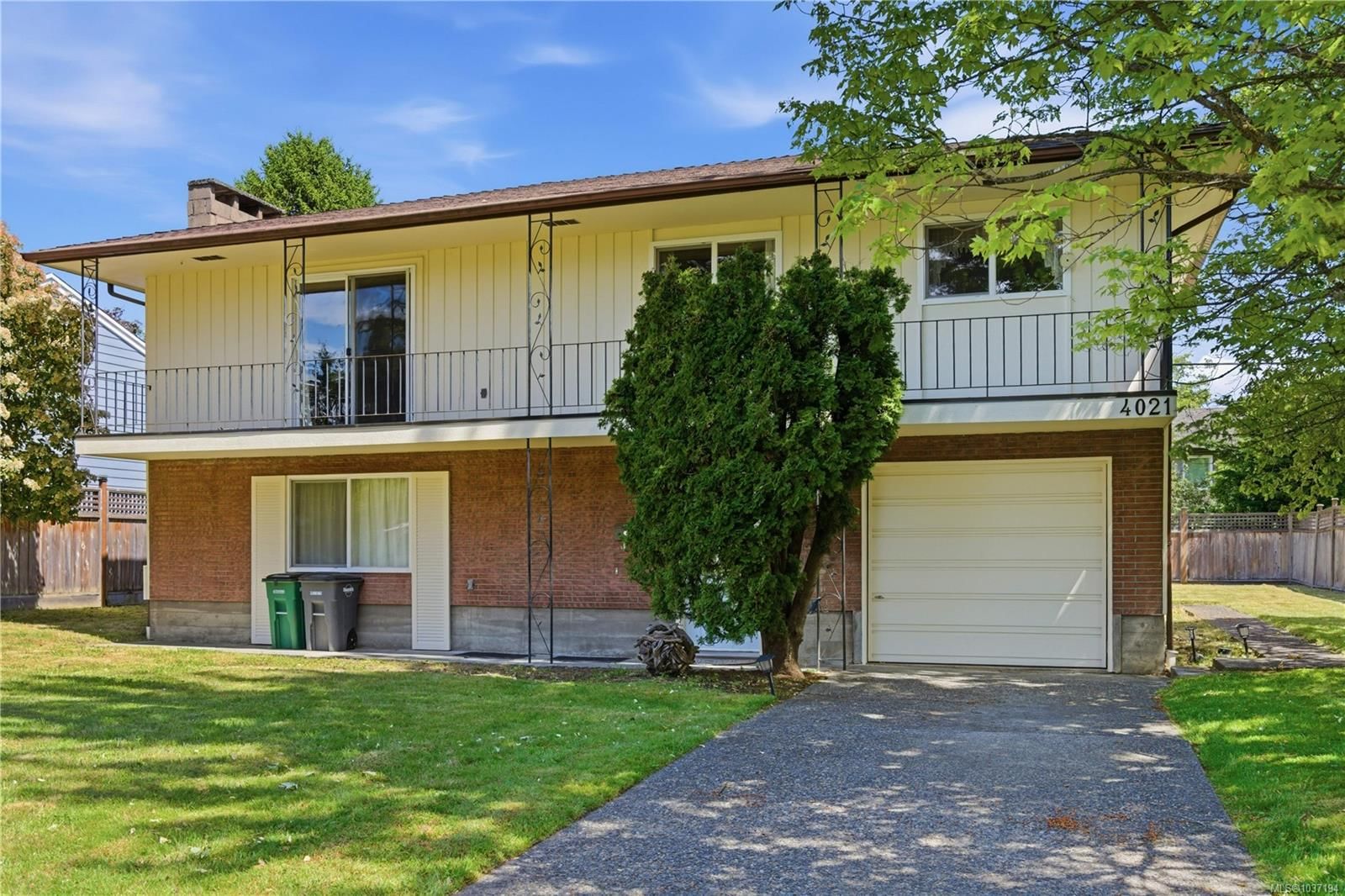{"zip":"V8N 3M6","area":"Capital Regional District","city":"Saanich","state":"BC","country":null,"district":null,"addressKey":"4021magdelinstreetsaanich","streetName":"Magdelin","unitNumber":null,"neighborhood":"SE Gordon Head","streetNumber":"4021","streetSuffix":"St","communityCode":null,"streetDirection":null,"majorIntersection":null,"streetDirectionPrefix":null}