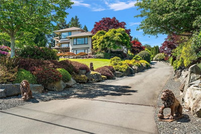 11096 Greenpark Dr, North Saanich
